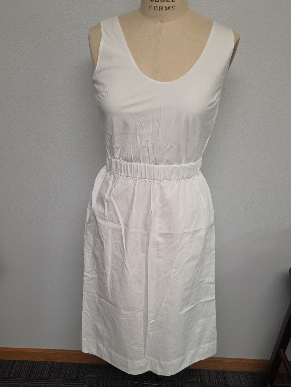 GAP White Sleeveless Elastic-Waist Day Dress